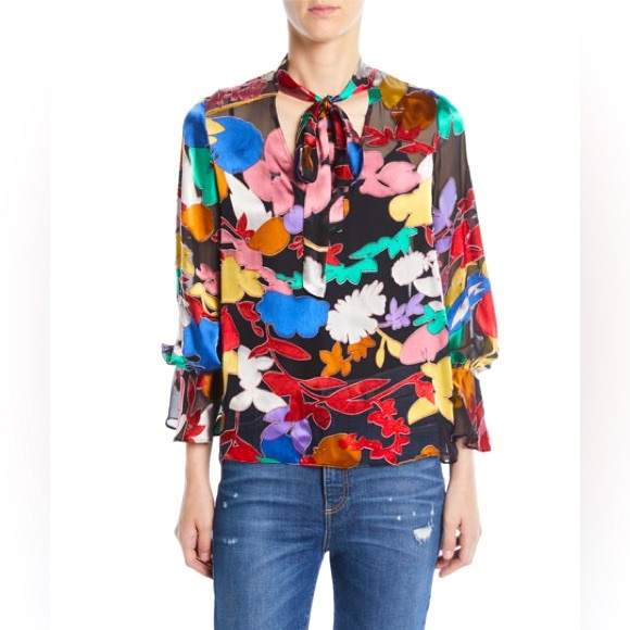 Alice + Olivia Mora Tie-Neck Floral Blouson-Sleeve Blouse - Picture 2 of 3